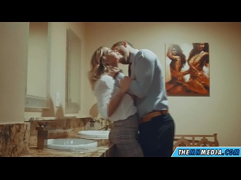 ❤️ Amikor egy bögyös szőke elcsábít egy nyilvános WC-ben Minőségi szex at hu.serviporno.ru ☑